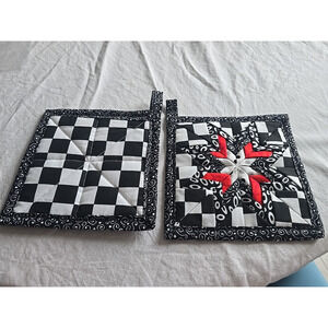 Set of 2 Hand Crafted Black White Check Patchwork Cooking Kitchen Pot Holders